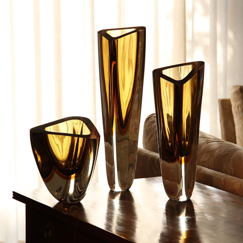 Vaso Decorativo de Murano Triangular Alto Âmbar Fumê, Estiloso para sala de  estar, ambiente interno e externo, luxo - Cristais Cadoro - Vasos  Decorativos - Magazine Luiza