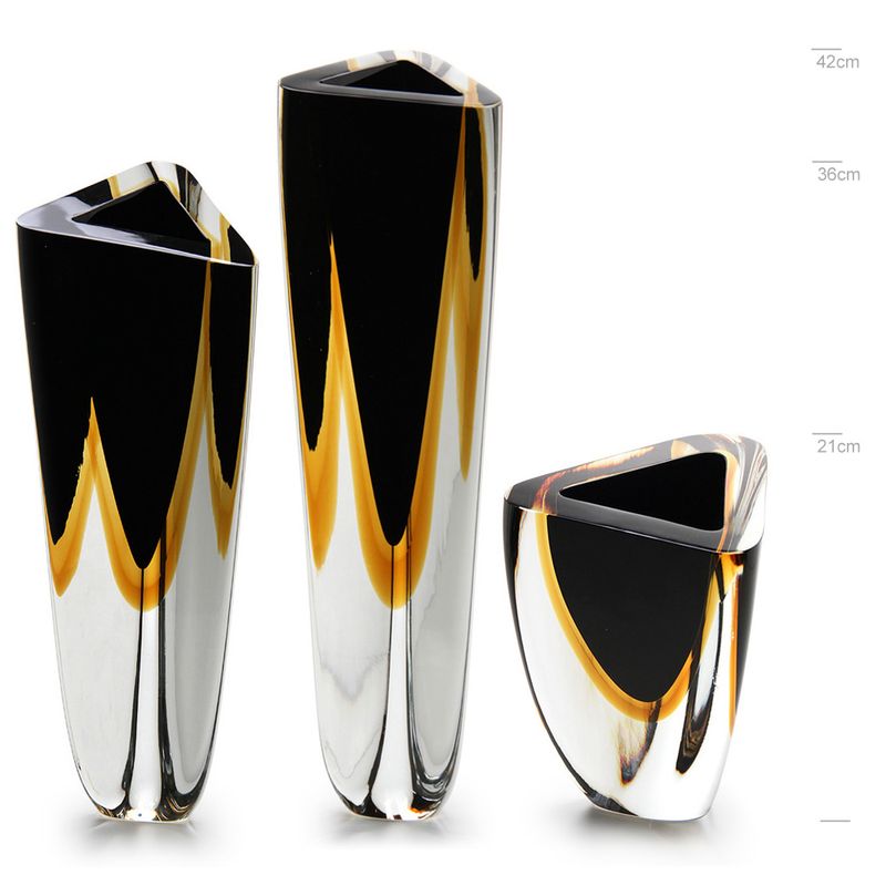 triangulares-preto-ambar