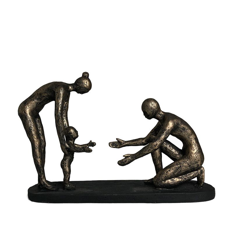 Escultura Família Pais com Criança