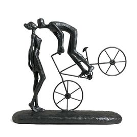 Escultura Casal na Bicicleta Cinza-Chumbo