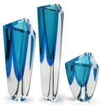 trio-vasos-triangulares-bicolor-verde-com-agua-marinha
