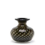 vasinho-4-tela-preto-com-ouro