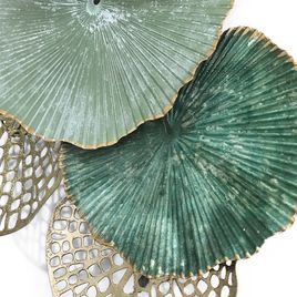 Escultura de Parede Verde e Dourada